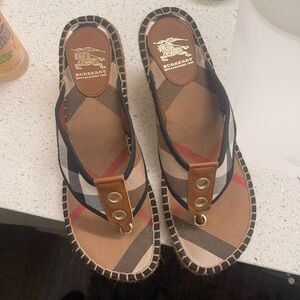 Burberry plataform wedges size 41